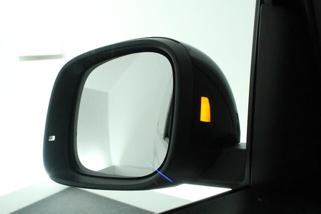 Volkswagen ID. Buzz Cargo 77 kWh 204pk Trekhaak Camera Leder Keyless Navigatie