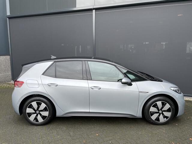 Volkswagen ID.3 Pro Advantage 58 kWh //NIEUW/ Subsidie regeling nog tot 31-12-2024 Clim. control - Cruise control - Parks.v+a - stuur en v.stoelen vw - Park Assist - Tel/Connect/radio - MFL stuurwiel - ramen E-VZ - Spiegels E-V+V