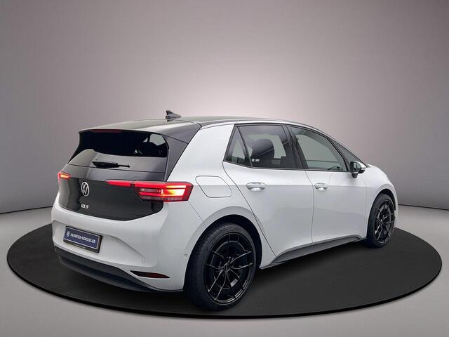 Volkswagen ID.3 Pro Business 204pk Automaat Adaptive cruise control, Stuurwiel verwarmd, Achteruitrijcamera, Navigatie, LED matrix koplampen, Stoelverwarming, Parkeersensoren