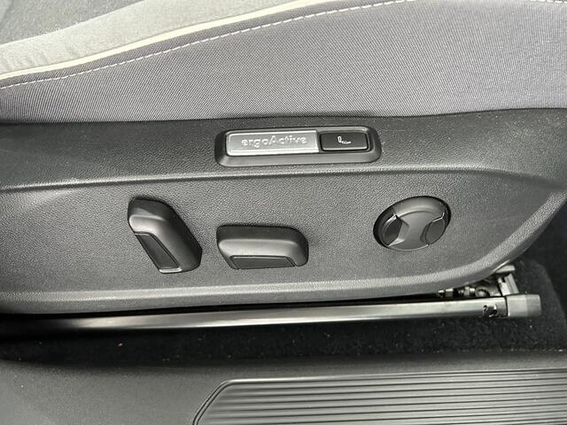 Volkswagen ID.3 First Max 204pk 58 kWh Panoramadak Head-Up Camera Stoelverwarming Navigatie