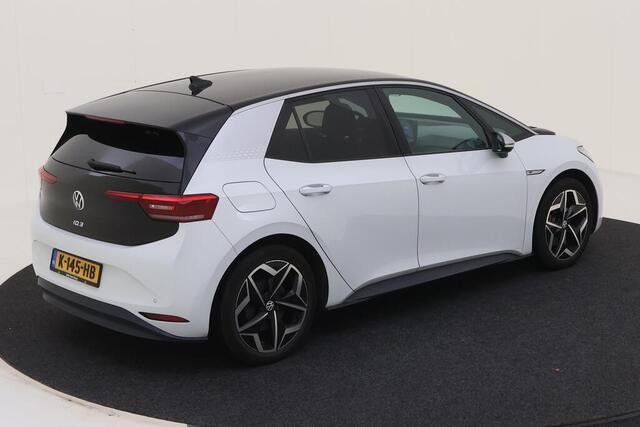 Volkswagen ID.3 First Plus 58 kWh Navigatie / Parkeersensoren / Airco-Clima / Camera / LED verlichting