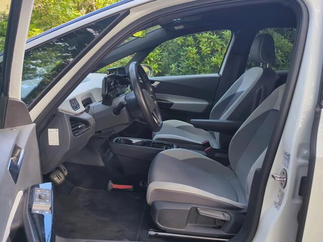 Volkswagen ID.3 First Plus 58 kWh Navigatie / Parkeersensoren / Airco-Clima / Camera / LED verlichting