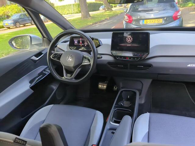 Volkswagen ID.3 First Plus 58 kWh Navigatie / Parkeersensoren / Airco-Clima / Camera / LED verlichting