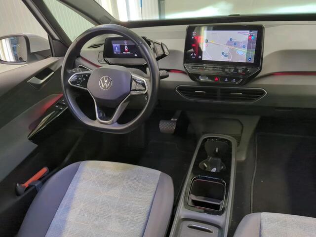 Volkswagen ID.3 Life 58 kWh Navigatie Apple Carplay/Android Auto Parkeersensoren Adaptive Cruise Control Stoel- en stuurverwarming Lichtmetalen velgen Climate Control