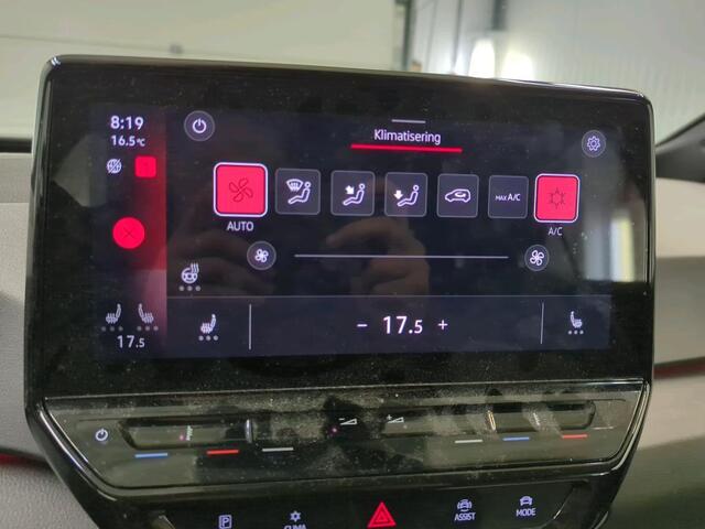 Volkswagen ID.3 Life 58 kWh Navigatie Apple Carplay/Android Auto Parkeersensoren Adaptive Cruise Control Stoel- en stuurverwarming Lichtmetalen velgen Climate Control