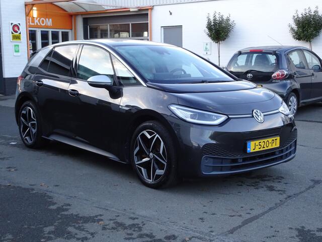 Volkswagen ID.3 First Plus 58 kWh Automatische airco, navigatie, achteruitrijcamera, parkeersensoren voor en achter, velgen 19 inch, afneembare trekhaak af fabriek, enz.