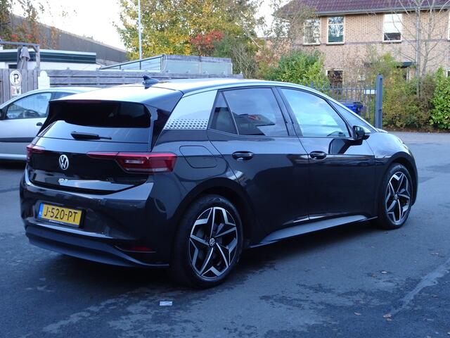 Volkswagen ID.3 First Plus 58 kWh Automatische airco, navigatie, achteruitrijcamera, parkeersensoren voor en achter, velgen 19 inch, afneembare trekhaak af fabriek, enz.