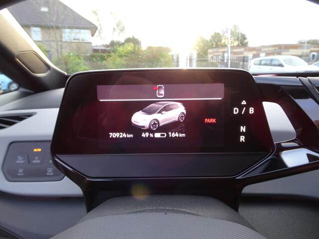 Volkswagen ID.3 First Plus 58 kWh Automatische airco, navigatie, achteruitrijcamera, parkeersensoren voor en achter, velgen 19 inch, afneembare trekhaak af fabriek, enz.