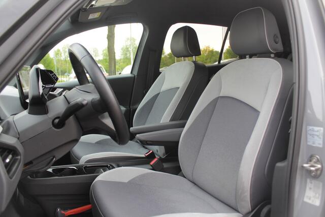 Volkswagen ID.3 First Plus 58 kWh SOH 92,5% / Camera / Keyless / Matrix LED / Interieurvoorverwarming / 19'' / DAB / 19'' / Navigatie / ACC