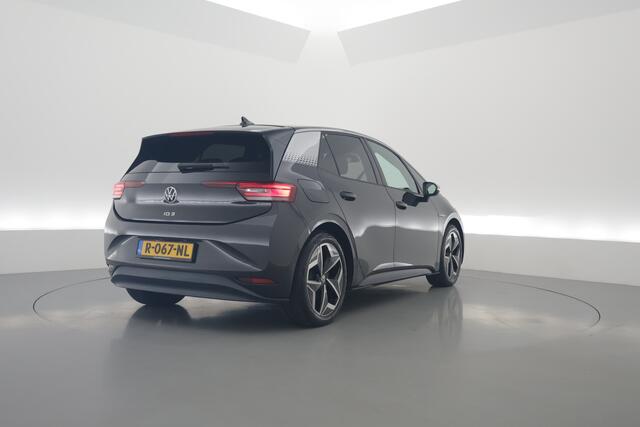 Volkswagen ID.3 First 58 kWh | IQ Light | ACC | Keyless | Stoel- Stuurverw. | 19'' | Trekhaak