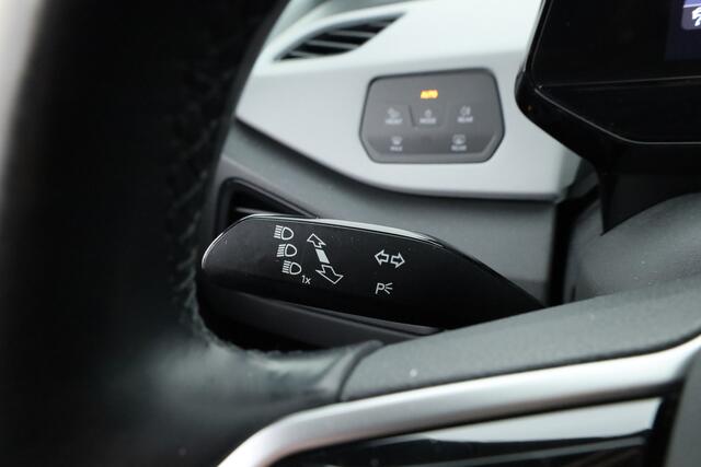 Volkswagen ID.3 First 58 kWh | IQ Light | ACC | Keyless | Stoel- Stuurverw. | 19'' | Trekhaak