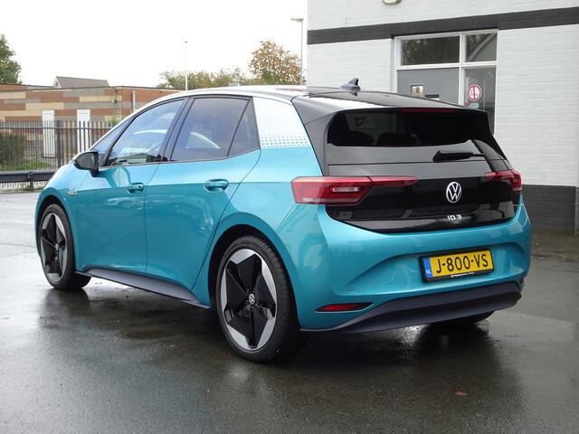 Volkswagen ID.3 First Max 58 kWh Automatische airco, panorama dak, trekhaak, achteruitrijcamera, massage stoelen, velgen 20 inch, head up display, enz.