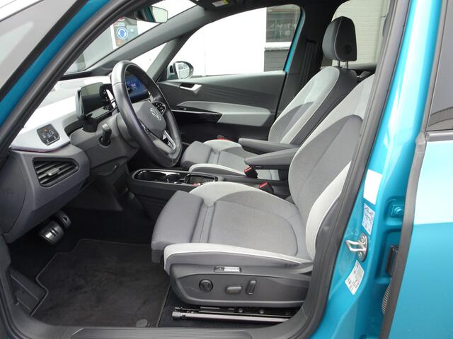 Volkswagen ID.3 First Max 58 kWh Automatische airco, panorama dak, trekhaak, achteruitrijcamera, massage stoelen, velgen 20 inch, head up display, enz.
