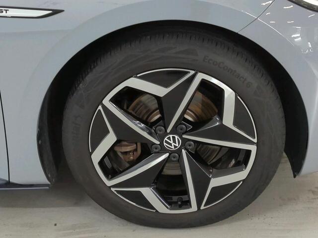 Volkswagen ID.3 First Plus 58 kWh / Navigatie / Camera / Parkeersensoren V+A / Lichtmetaal 19 inch /