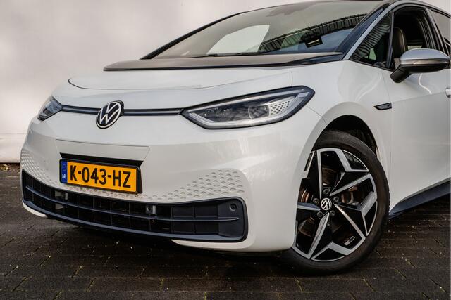 Volkswagen ID.3 First Plus 58 kWh Camera/ Stoel-stuurverwarming/ Full led/ Navigatie/ Carplay/ 19" Lmv