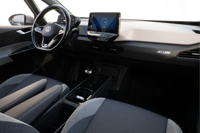 Volkswagen ID.3 First Plus 58 kWh Camera/ Stoel-stuurverwarming/ Full led/ Navigatie/ Carplay/ 19" Lmv