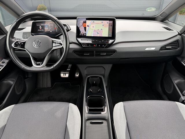 Volkswagen ID.3 First Plus 58 kWh Navi,Camera,Pdc V+A,Stoelverwarming,Lm velgen,N.A.P,Apk tot 11-2026