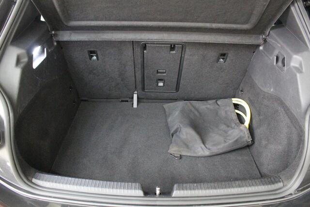 Volkswagen ID.3 Tech 58 kWh | 150kW / 204 PK Panoramadak | El. stoelverstelling | Camera | Warmtepomp