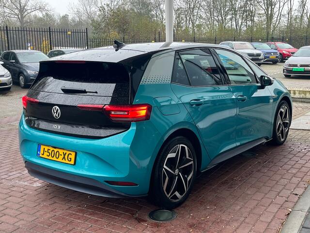 Volkswagen ID.3 First Plus 58 kWh 204pk / IQ LED / Achteruitrijcamera / Parkeersensoren voor + achterzijde / Donkerglas / Stoelverwarming / Navigatie / 19''LMV