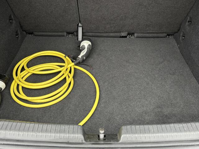 Volkswagen ID.3 First 58 kWh SOH 90% Stoelverwarming, Apple Carplay & Adaptieve Cruise