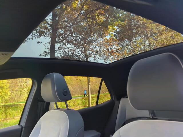 Volkswagen ID.3 First Max 58 kWh / PANO/ CAMERA/ PARK. SENSOREN/ HEAD-UP DISPLAY/ IQ. LIGHT/ APP CONNECT/ ERGO ACTIVE STOELEN/ STOELVERWARM./ GETINT GLAS/ NAVI/ CLIMA/ 20" LMV