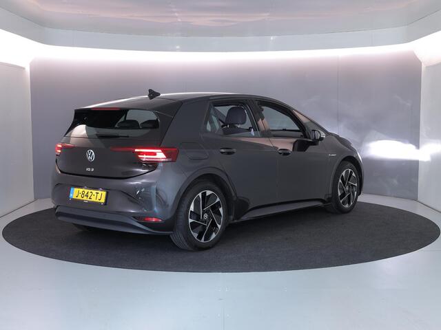 Volkswagen ID.3 First 58 kWh 204 pk | Navigatie | Parkeersensoren | Adaptieve cruise control | Stoelverwarming | Apple Carplay/Android Auto |