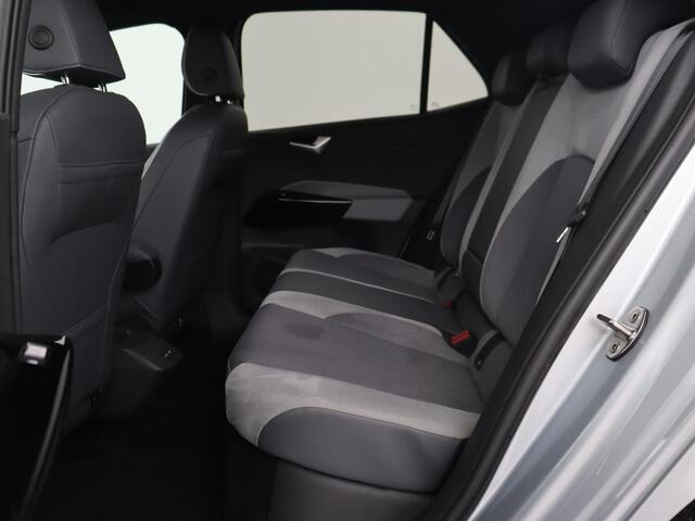 Volkswagen ID.3 Business 58 kWh | Stoel & stuurverwarming | Camera | Carplay | Adaptive cruise | Matrix LED | Navigatie | Climate control | Parkeerhulp | Bluetooth