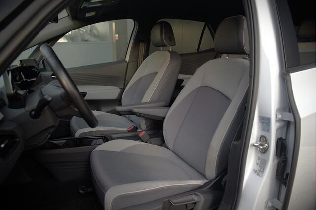 Volkswagen ID.3 First Plus 58 kWh | Stoelverwarming | Stuurverwarming | Camera | Adaptive Cruise Control | Navigatie | Standkachel | Keyless | Parkeersensoren | LED | Apple Carplay | BTW |