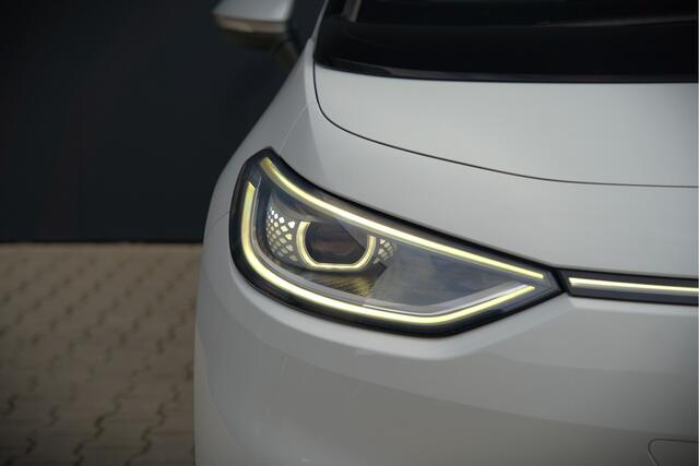 Volkswagen ID.3 First Plus 58 kWh | Stoelverwarming | Stuurverwarming | Camera | Adaptive Cruise Control | Navigatie | Standkachel | Keyless | Parkeersensoren | LED | Apple Carplay | BTW |