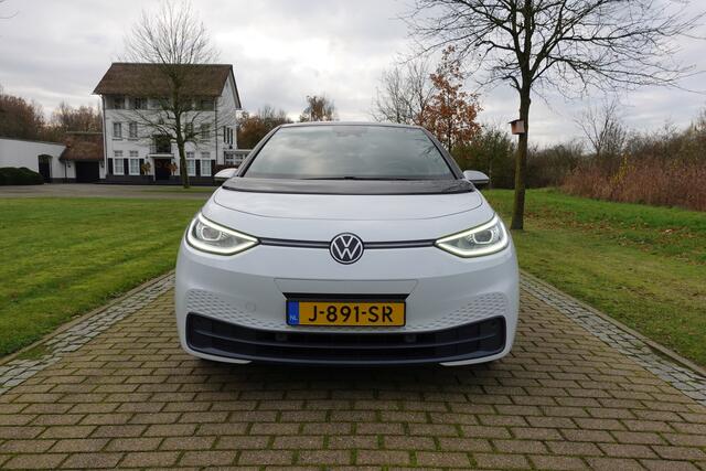 Volkswagen ID.3 First Max 58 kWh | BTW | Pano | I.Q. LIGHT | Head-Up | Stoelverwarming | Massage | Trekhaak |
