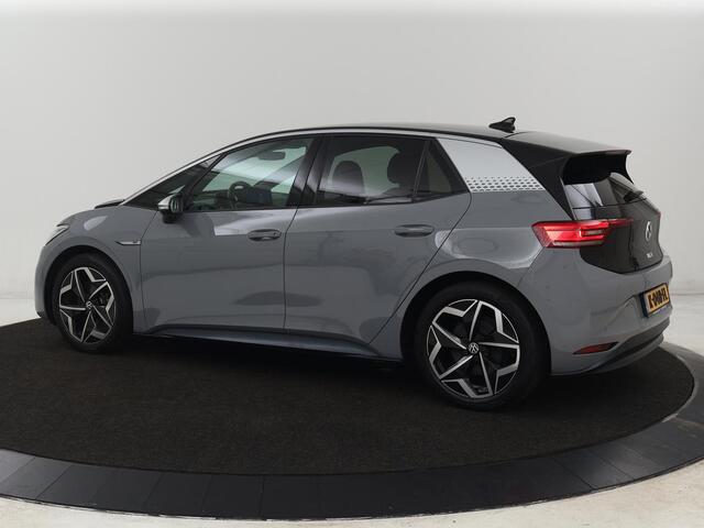 Volkswagen ID.3 First Plus 58 kWh | Trekhaak | Stoel & stuurverwarming | Matrix LED | Camera | Carplay | Sfeerverlichting | Adaptive cruise | Keyless | Navigatie | Climate control | Parkeerhulp