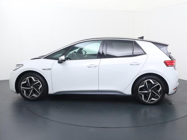Volkswagen ID.3 First Plus 58 kWh | 204 PK | SoH 90% | Navigatiesysteem | Matrix LED koplampen | Achteruitrijcamera | Voorstoelen verwarmd |