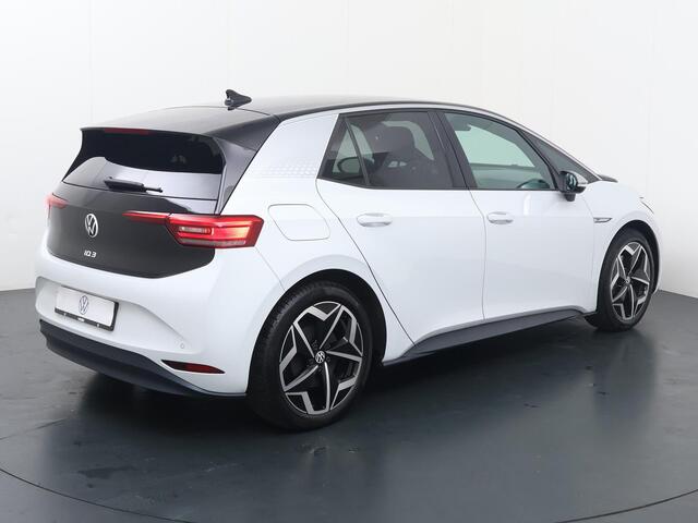 Volkswagen ID.3 First Plus 58 kWh | 204 PK | SoH 90% | Navigatiesysteem | Matrix LED koplampen | Achteruitrijcamera | Voorstoelen verwarmd |