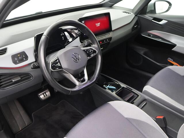 Volkswagen ID.3 First Plus 58 kWh | 204 PK | SoH 90% | Navigatiesysteem | Matrix LED koplampen | Achteruitrijcamera | Voorstoelen verwarmd |