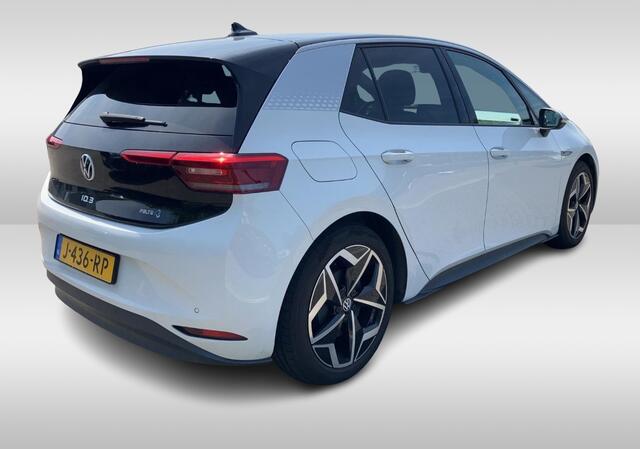 Volkswagen ID.3 First Plus 58 kWh / SOH 91,6% / Trekhaak / Camera / Keyless / Matrix LED / Interieurvoorverwarming / 19'' / DAB / 19'' / Navigatie / ACC