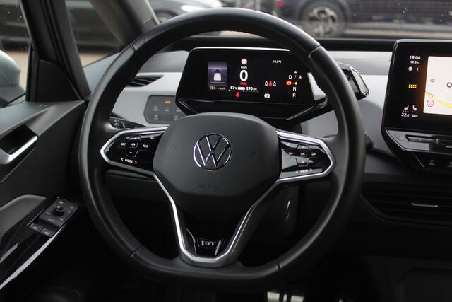 Volkswagen ID.3 First Plus 58 kWh / SOH 91,6% / Trekhaak / Camera / Keyless / Matrix LED / Interieurvoorverwarming / 19'' / DAB / 19'' / Navigatie / ACC