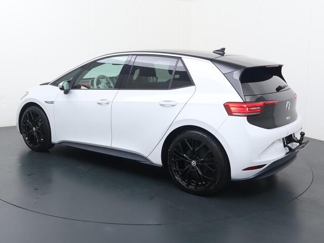 Volkswagen ID.3 First Plus 58 kWh | 204 PK | Automaat | SoH 91% | Stoelverwarming | Afneembare trekhaak | LED Matrix | 20'' LM velgen |