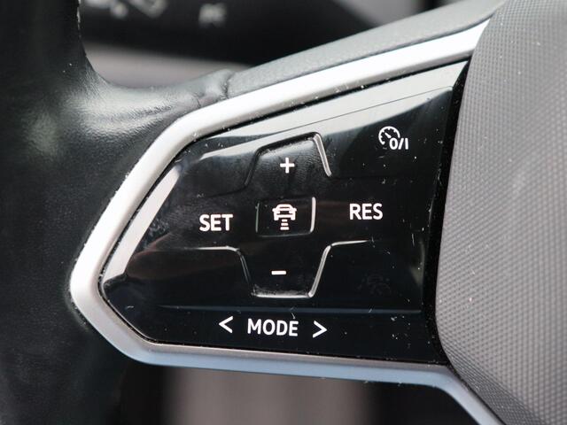 Volkswagen ID.3 First Plus 58 kWh | Adaptive Cruise | Stoelverwarming | CarPlay | Navigatie | Camera | 19 Inch | 70.182 Km!!