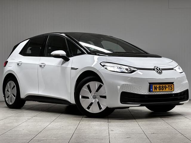 Volkswagen ID.3 Pro 58 kWh/ Two-Tone/ Apple + Android/ LED Koplampen/ Ambient Light/ Virtual Cockpit/ Adaptive Cruise/ Lane-Assist./ Navi/ Clima/ Cruise/ Armsteun/ Multi. LEDER. Stuur/ PDC V+A.