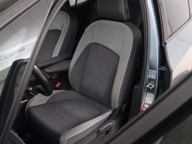 Volkswagen ID.3 Business 58 kWh | Trekhaak | Stoel & stuurverwarming | Matrix LED | Carplay | Camera | Adaptive cruise | Keyless | Navigatie | Parkeerhulp | Bluetooth