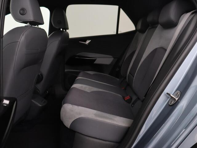 Volkswagen ID.3 Business 58 kWh | Trekhaak | Stoel & stuurverwarming | Matrix LED | Carplay | Camera | Adaptive cruise | Keyless | Navigatie | Parkeerhulp | Bluetooth