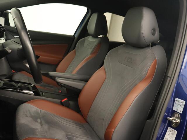 Volkswagen ID.4 First 77 kWh | Trekhaak | Automaat | Sfeerverlichting | Camera | Navigatie | Stoelverwarming | Carplay | LMV 20 inch | LED | Cruise Control | Getint glas | Climate controle