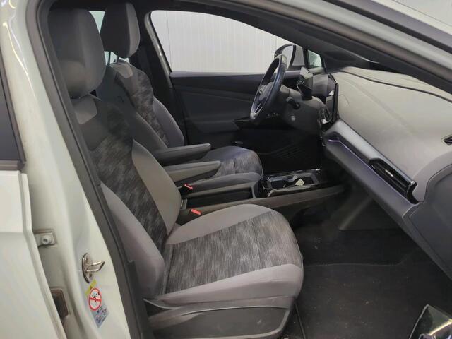 Volkswagen ID.4 Life 77 kWh Navigatie Apple Carplay/Android Auto Adaptive Cruise Control Camera Parkeersensoren Stoel- en stuurverwarming Full Led Climate Control Lichtmetalen velgen