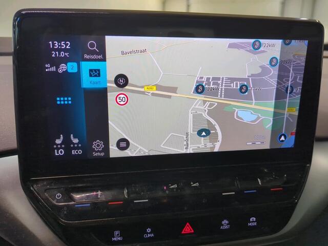 Volkswagen ID.4 Life 77 kWh Navigatie Apple Carplay/Android Auto Adaptive Cruise Control Camera Parkeersensoren Stoel- en stuurverwarming Full Led Climate Control Lichtmetalen velgen