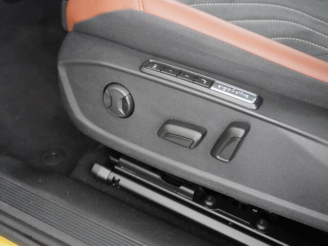 Volkswagen ID.4 Pro Max 77kWh Ergo-Active Elek. Stoelen Memory Trekhaak Warmtepomp Panoramadak Head-Up 360°Camera Apple Carplay Android Auto Adap.Cruise Elek.Achterklep Stoel+Stuurverwarming DAB Keyless Advanced 1e Eigenaar Origineel Nederlandse Auto Zeer Compleet!