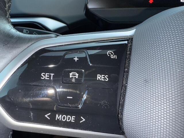 Volkswagen ID.4 Life 77 kWh 204 Pk Automaat | Adaptive Cruise | Climate Control | Stoelverwarming | Parkeersensoren | Navigatie | Carplay | 80.639 Km!!