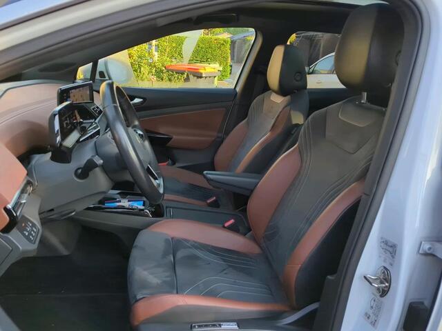 Volkswagen ID.4 Tech 77 kWh / Warmte pomp / Memory seat / Navigatie / 360 Camera / Pano / Lichtmetaal 19 inch /