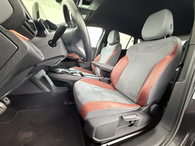 Volkswagen ID.4 Max 77kWh S.O.H. 92% Warmtepomp Trekhaak Camera Adap.Cruise + stop&go Apple Carplay Android Auto Navi Ecc Pdc Lmv 20" Led Privacy Glas DAB File assistent Matrix Led Keyless Origineel Nederlandse Auto