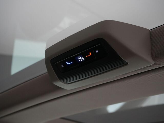 Volkswagen MULTIVAN 1.4 eHybrid 218 pk DSG L2H1 Life Business | Panoramadak | IQ Light | Achteruitrijcamera | Stoelverwarming