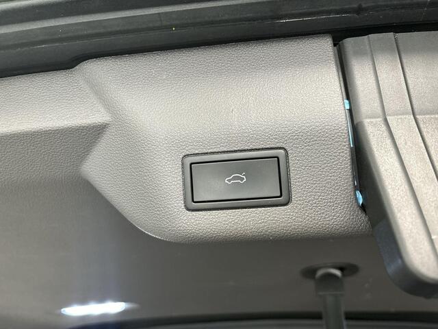 Volkswagen MULTIVAN 1.4 218pk DSG eHybrid L2H1 Life Business · Panoramadak · Camera · Keyless · Elek. Achterklep · 7. Persoons · Apple/Android Car Play · 18'' Inch · Garantie t/m 03-07-2027 of 150.000km